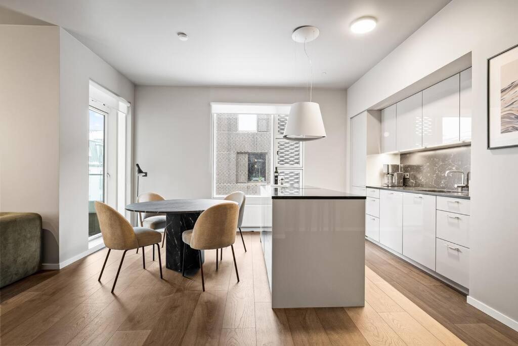 Private Lux 2Br & 2Ba City Center With Free Parking Reykjavik Bagian luar foto