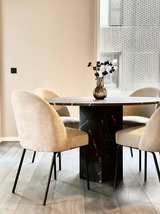 Private Lux 2Br & 2Ba City Center With Free Parking Reykjavik Bagian luar foto
