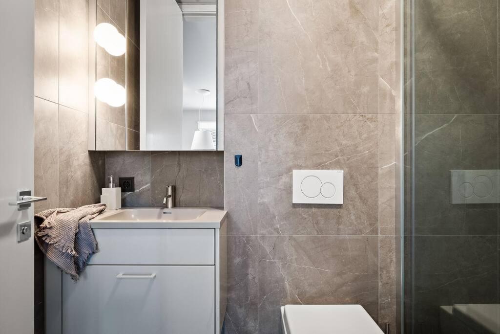 Private Lux 2Br & 2Ba City Center With Free Parking Reykjavik Bagian luar foto